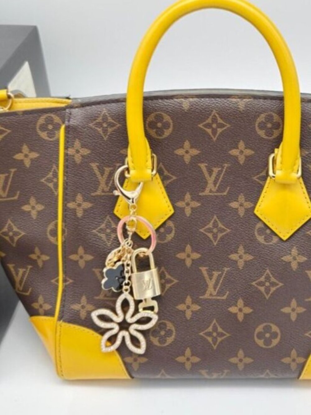 Authentic Louis Vuitton Gold Padlock 🔒 Key Set w/ Unbranded Clover Bag Charm - Picture 2 of 11